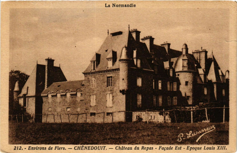 Carte postale ancienne Environs de Flers - Chénedouite - Cháteau du Repas - Facade Est à Flers