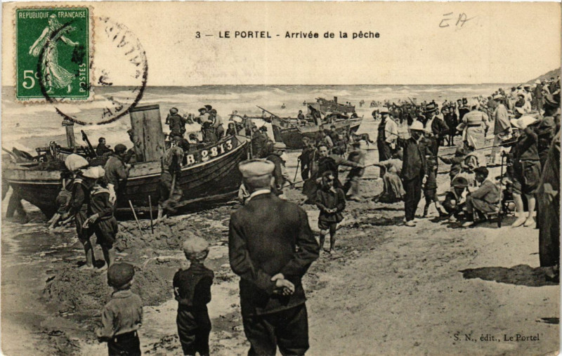 Carte postale ancienne Le Portel -Arrivée de la péche à Ri