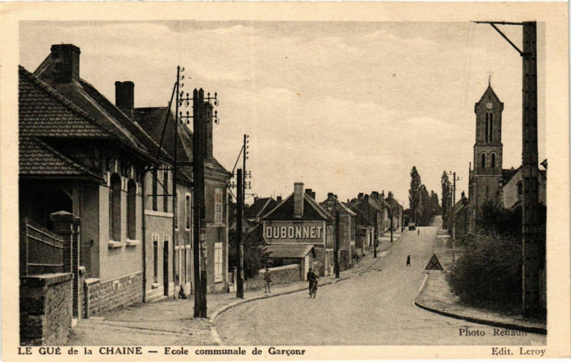 Carte postale ancienne Le Gué de la Chaine - Ecole communale de Garcons