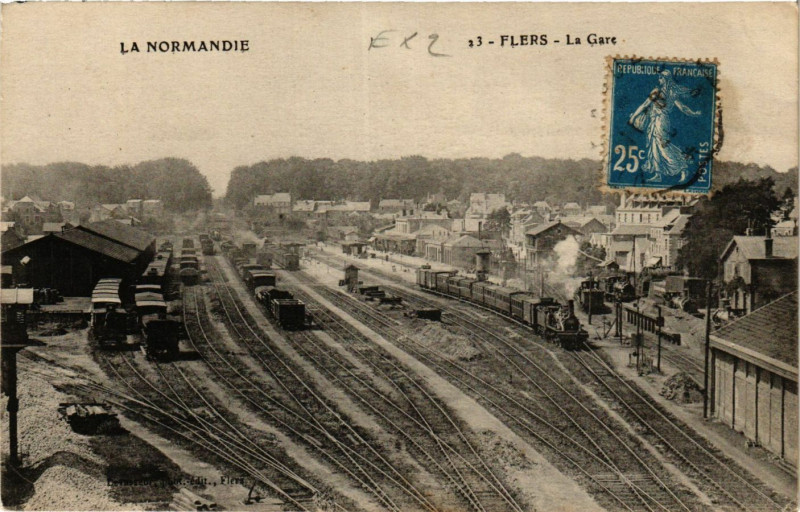 Carte postale ancienne La Normandie - Flers - La Gare à Flers