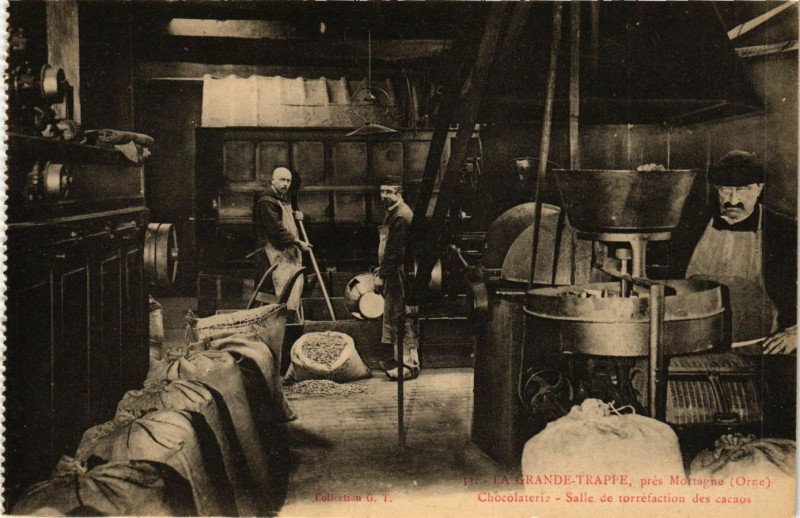 Carte postale ancienne La Grande-Trappe ,prés Mortagne (Orne)-Chocolaterie -Salle de ... à Ri