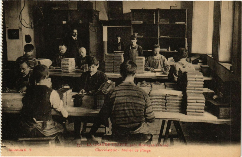 Carte postale ancienne La Grande-Trappe ,prés Mortagne (Orne)- Chocolaterie - Atelier de à Ri