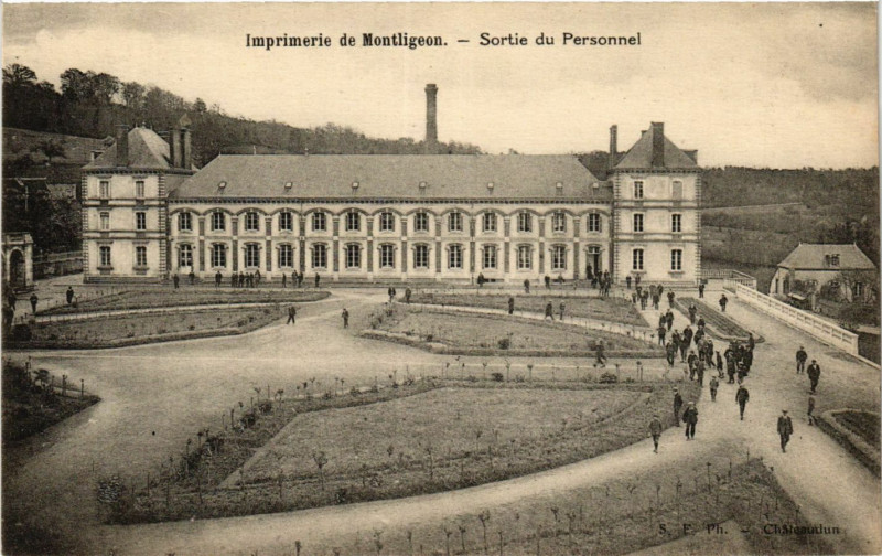 Carte postale ancienne Imprimerie de Montligeon - Sortie du Personnel à Ri
