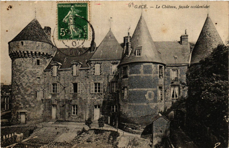 Carte postale ancienne Gacé - Le Cháteau, facade occidentale à Gacé