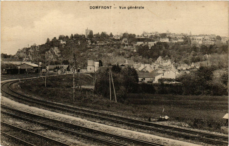 Carte postale ancienne Domfront - Vue générale