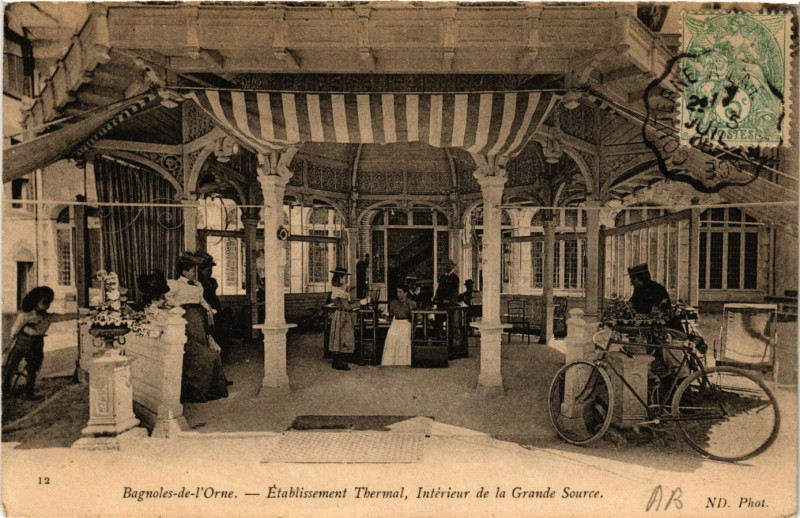 Carte postale ancienne Bagnoles-de-l'Orne - Etablissement Thermal, Intérieur de la Grande à Ri