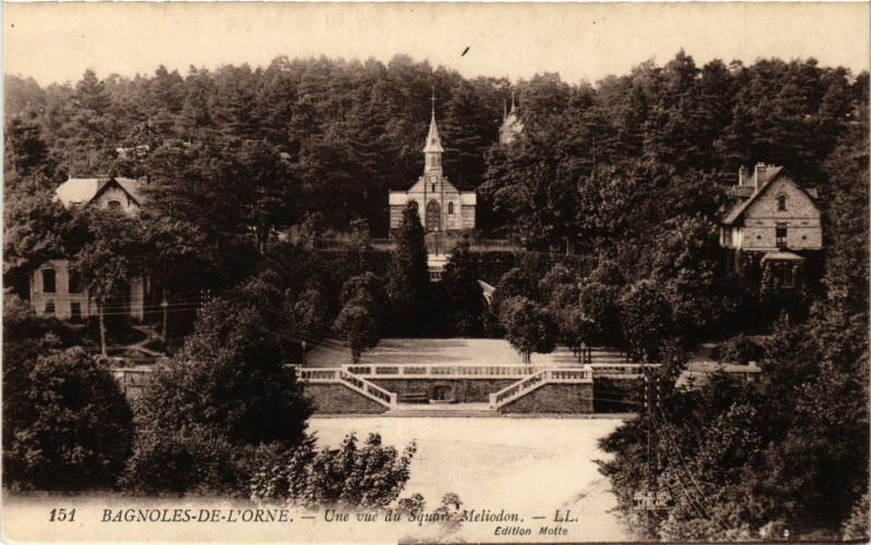 Carte postale ancienne Bagnoles-de-l'Orne - Une vue du Square Meliodon