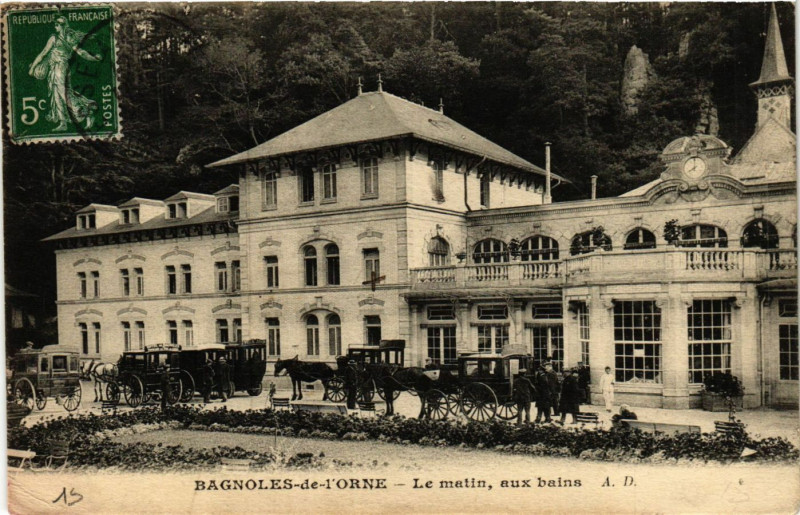 Carte postale ancienne Bagnoles-de-l'Orne - Le matin, aux bains