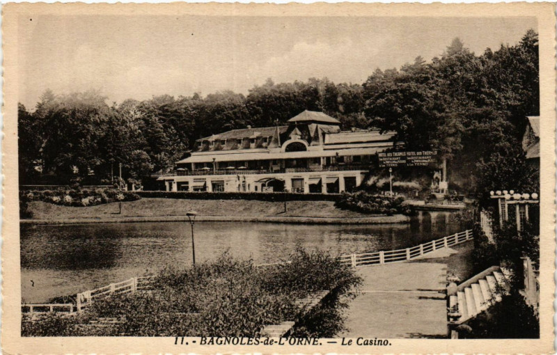 Carte postale ancienne Bagnoles-de-l'Orne - Le Casino