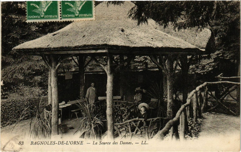 Carte postale ancienne Bagnoles-de-l'Orne - La Source des Dames