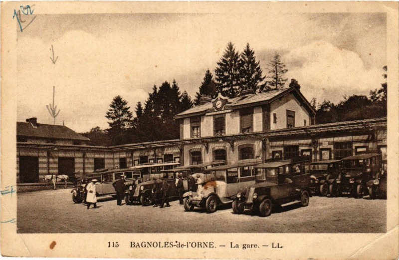 Carte postale ancienne Bagnoles-de-l'Orne - La Gare