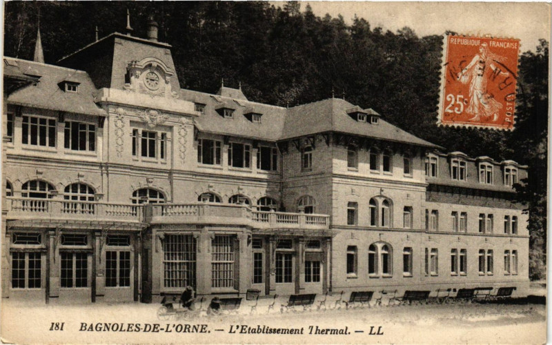 Carte postale ancienne Bagnoles-de-l'Orne - L'Etablissement Thermal