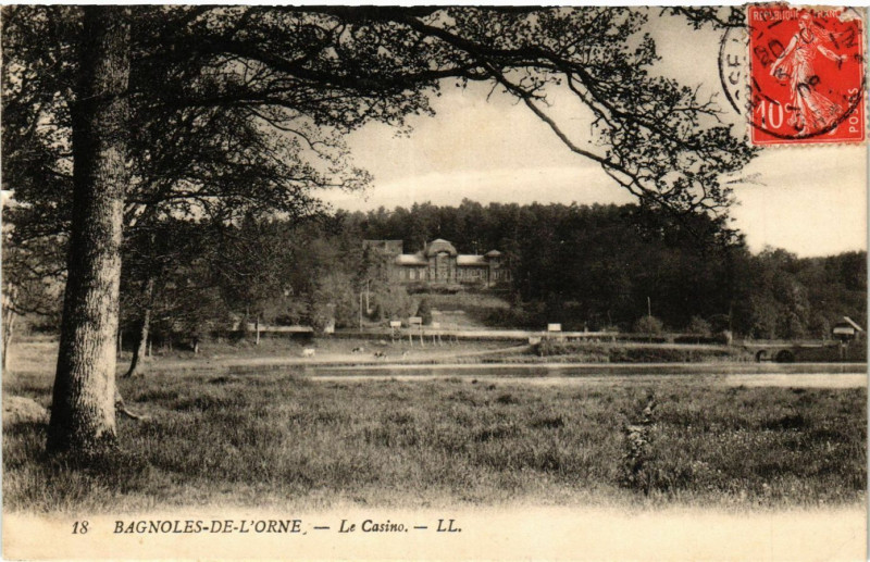 Carte postale ancienne Bagnoles-de-l'Orne -  Le Casino