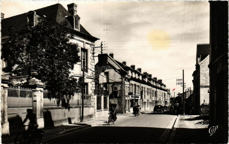 Carte postale ancienne Argentan - Rue Aristide Briand à Argentan