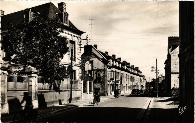 Carte postale ancienne Argentan - Rue Aristide Briand à Argentan