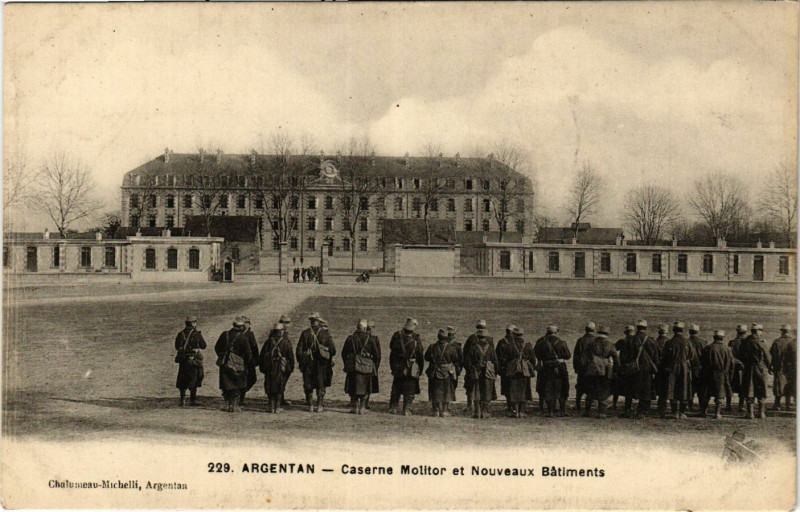Carte postale ancienne Argentan - Caserne Molitor et Nouveaux Bátiments à Argentan