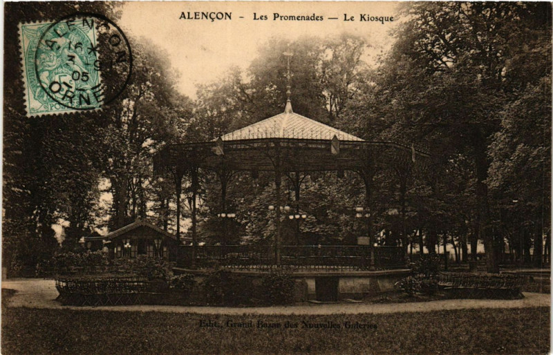 Carte postale ancienne Alencon - Les Promenades - Le Kiosque à Alençon