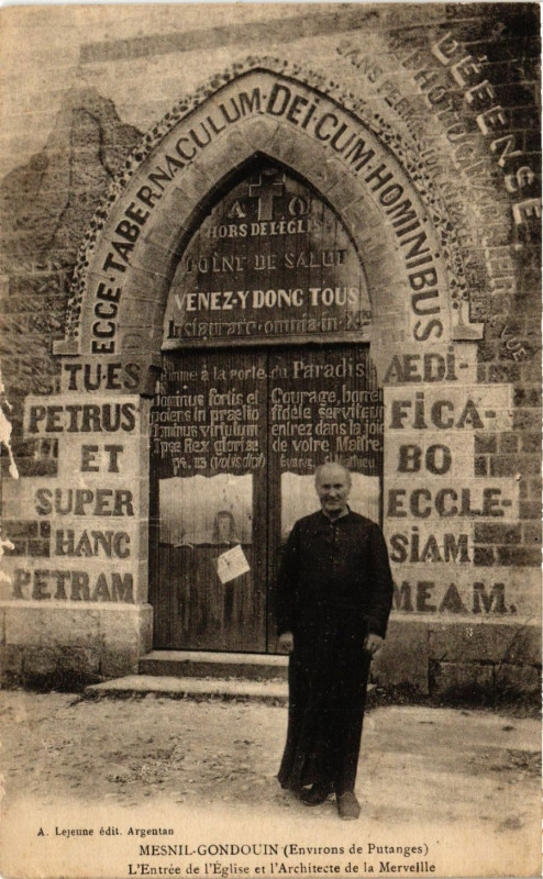 Carte postale ancienne Mesnil-Gondouin (Environs de Putanges ) - L'Entrée de l'Eglise