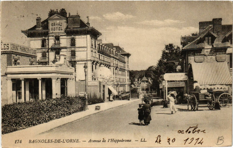 Carte postale ancienne Bagnoles-de-l'Orne - Avenue de l'Hippdrome