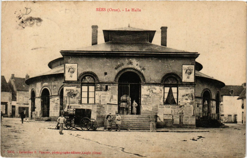 Carte postale ancienne Sees (Orne) - La Halle à Sées