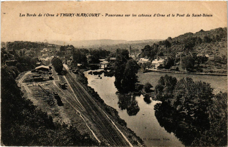 Carte postale ancienne Les Bords de l'Orne á Thury-Harcourt - Panorama sur les coteaux..