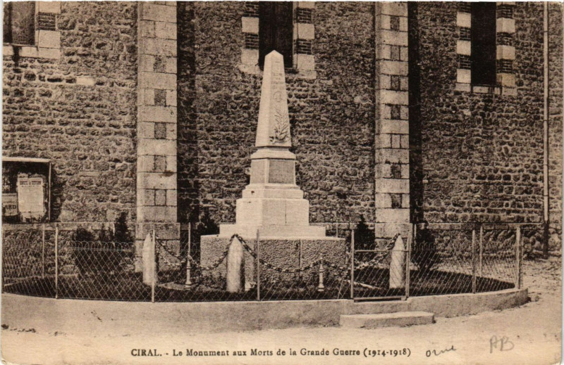 Carte postale ancienne Ciral - Le Monument aux Morts de la Grande Guerre (1914-1918) à Ciral
