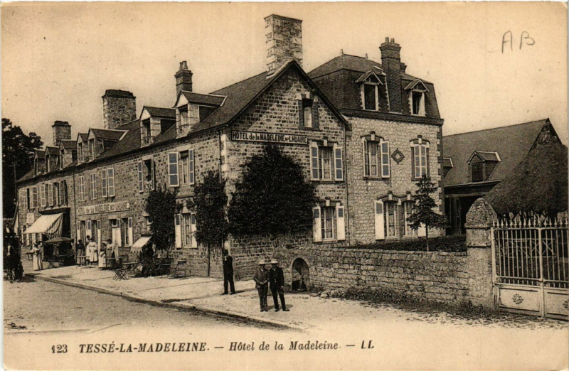 Carte postale ancienne Tessé-la-Madeleine - Hotel de la Madeleine
