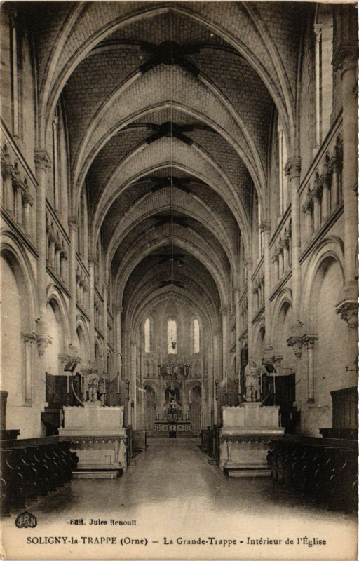 Carte postale ancienne Soligny-la-Trappe (Orne) -La Grande Trappe -Intéieur de l'Eglise à Soligny-la-Trappe