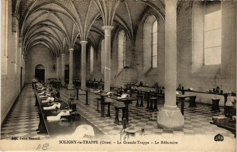 Carte postale ancienne Soligny-la-Trappe (Orne) - La Grande-Trappe - Le Réfectoire à Soligny-la-Trappe