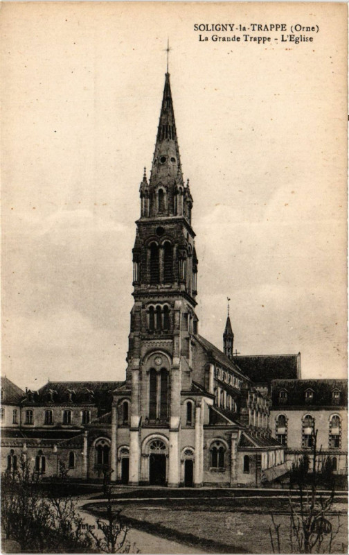 Carte postale ancienne Soligny-la- Trappe (Orne) -La Grande Trappe -L'Eglise à Soligny-la-Trappe