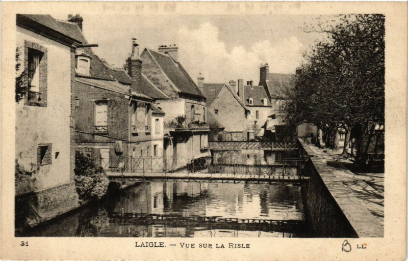 Carte postale ancienne Laigle - Vue sur la Risle à Ri