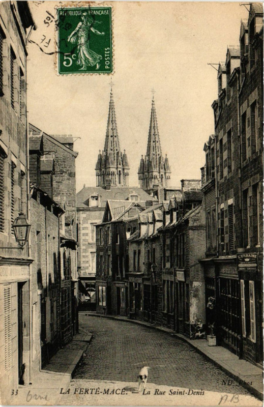 Carte postale ancienne La Perté Mace -La Rue Saint-Dens à Macé