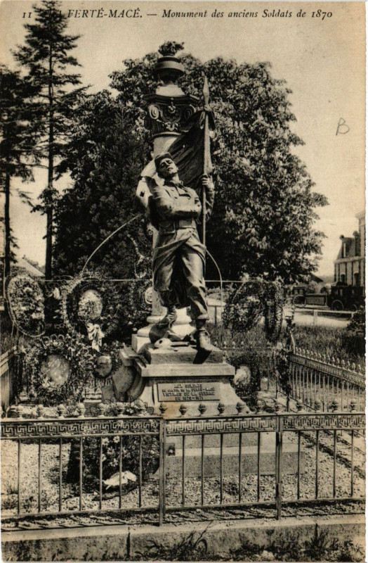 Carte postale ancienne La Ferté-Macé - Monument des anciens Soldate de 1870 à La Ferté Macé