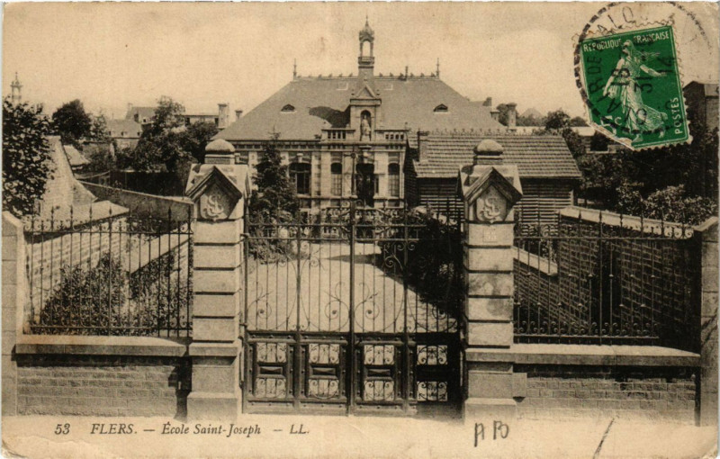 Carte postale ancienne Flers - Ecole Saint-Joseph à Flers