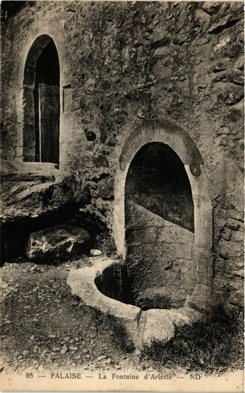 Carte postale ancienne Falaise - La Fontaine d'Arlétte
