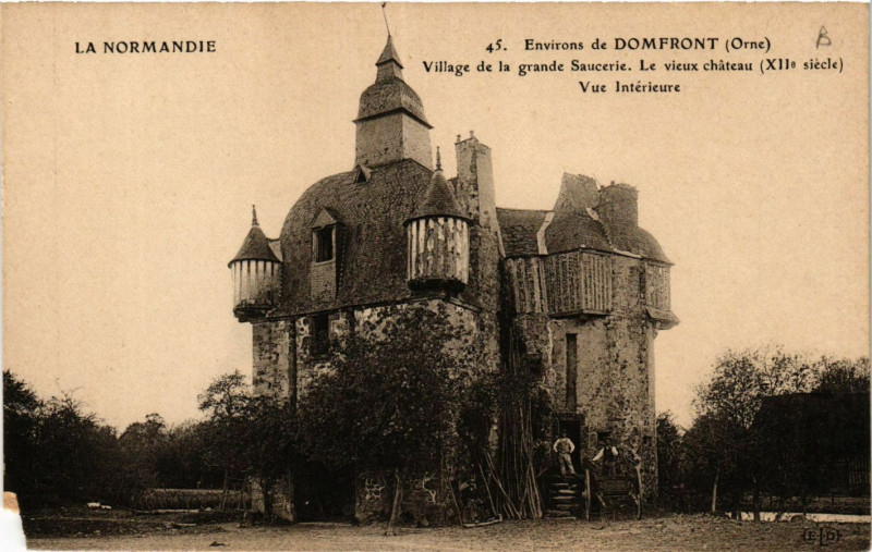 Carte postale ancienne Environs de Domfront (Orne) - Village de la grande Saucerie... à Ri