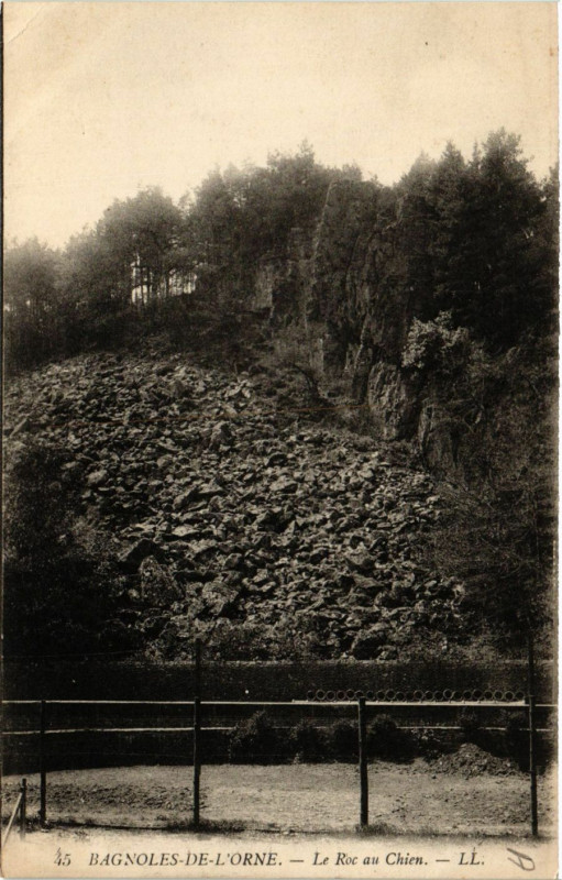 Carte postale ancienne Bagnoles-de-l'Orne - Le Roc au Chien