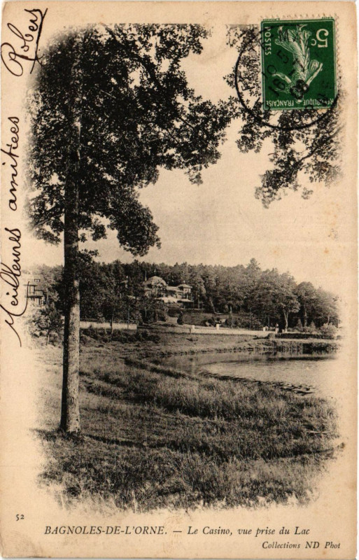 Carte postale ancienne Bagnoles-de-l'Orne - Le Casino, vur prise du Lac à Ri
