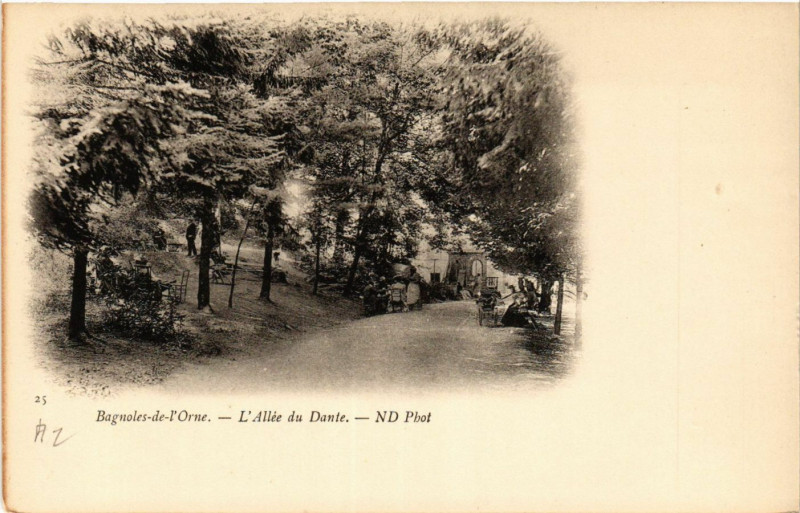 Carte postale ancienne Bagnoles-de-l'Orne - L'Allée du Dante