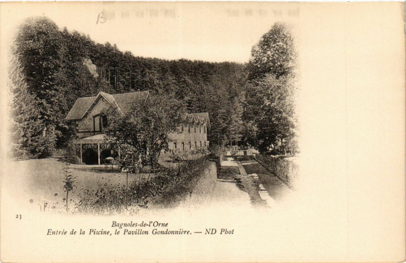 Carte postale ancienne Bagnoles-de-l'Orne - Entrée de la Piscine, le Pavillon Gondonniére