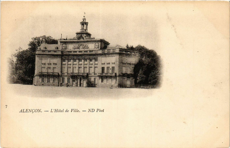 Carte postale ancienne Argentan - L'Hotel de Ville à Argentan