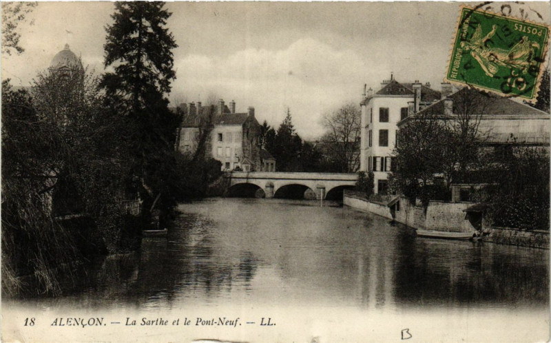Carte postale ancienne Alencon - La Sarthe et le Pont-Neuf à Alençon