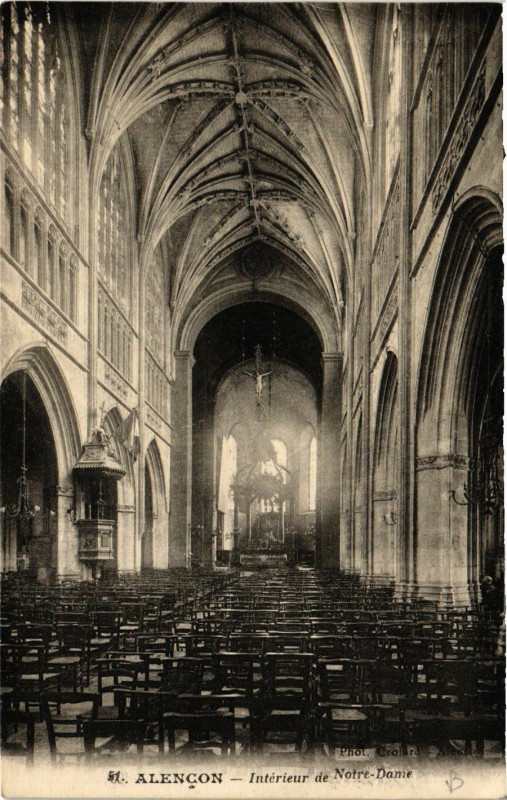 Carte postale ancienne Alencon - Intérieur de Notre-Dame à Alençon