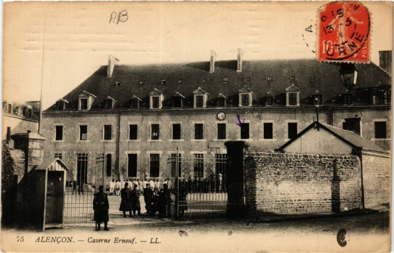 Carte postale ancienne Alencon - Caserne Ernouf à Alençon