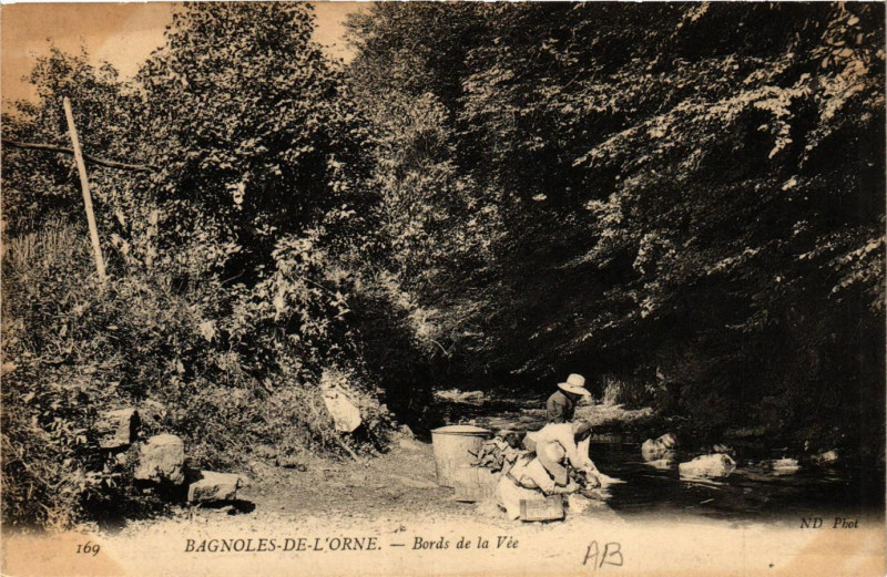 Carte postale ancienne Bagnoles-de-l'Orne - Bords de la Vée
