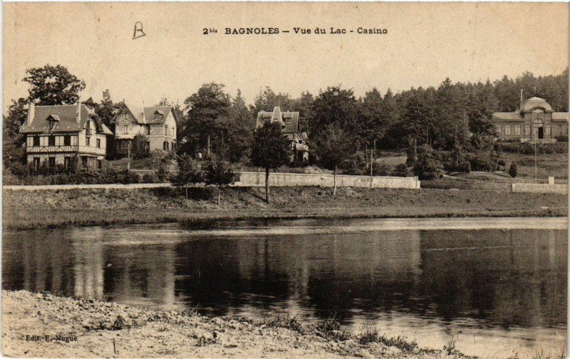 Carte postale ancienne Bagnoles - Vue du Lac - Casino