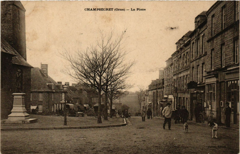 Carte postale ancienne Champsecret - La Place à Champsecret