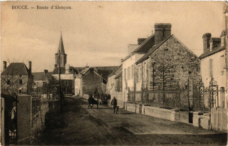 Carte postale ancienne Bouce - Route d'Alencon à Boucé