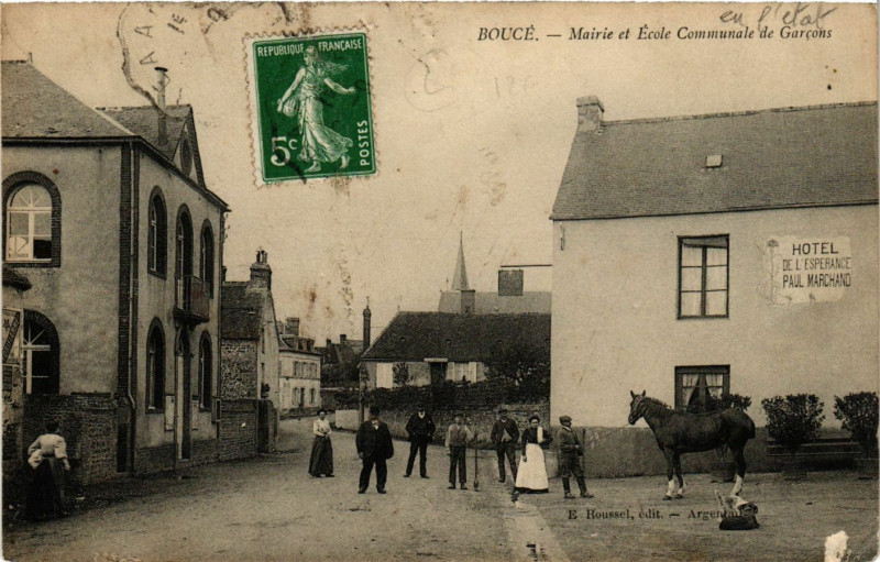 Carte postale ancienne Bouce - Mairie et Ecole Communale de Garcions à Boucé