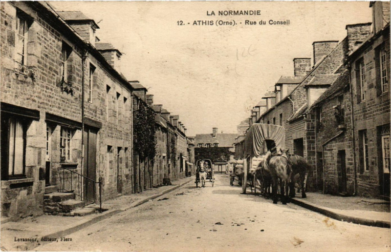 Carte postale ancienne Athis - Rue du Conseil